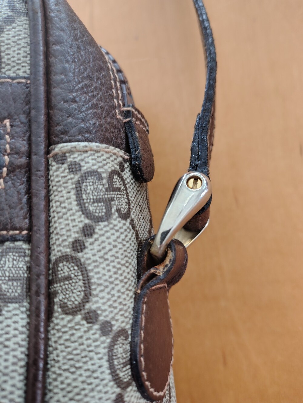 Vintage Gucci Parfums GG Monogram Crossbody Bag with Red and Green Web - Picture 16 of 16